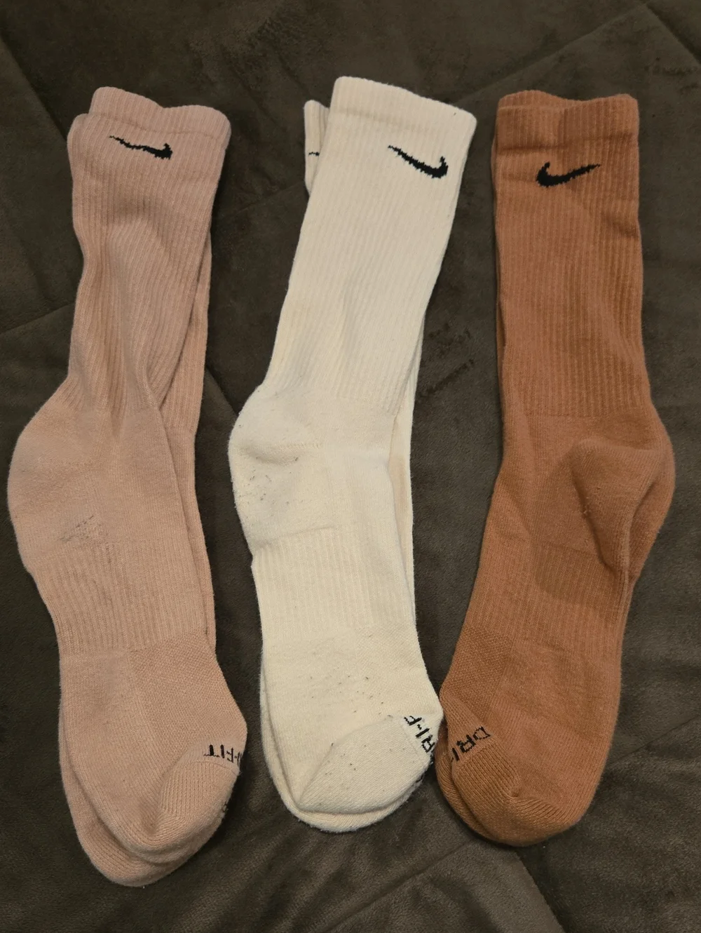 Nike Peach,Tan, Cream Athletic Crew Socks 3 Pair Adult Size Large
